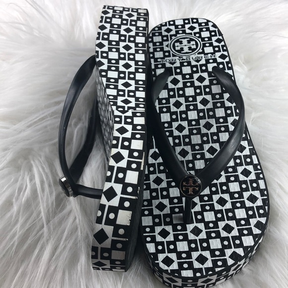 tory burch black and white flip flops